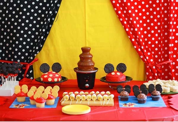 como-hacer-un-pastel-caserio-de-mickey-mouse
