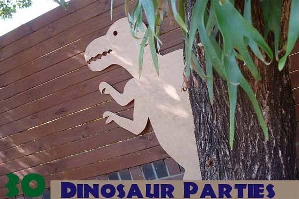 decoracion-para-fiesta-hecha-con-dinosaurios